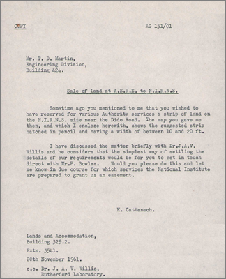 Correspondence between Cattanach, AERE and others concerning easement along western boundary (20 and 28 November 1961)