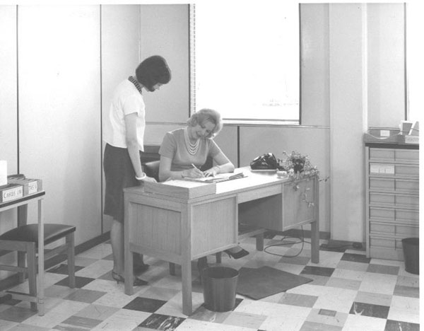 Dorothy Phelps talking to Ann Pascoe